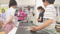 アフリカの先生が岡山市の小学校を見学 日本の授業方法学ぶ
