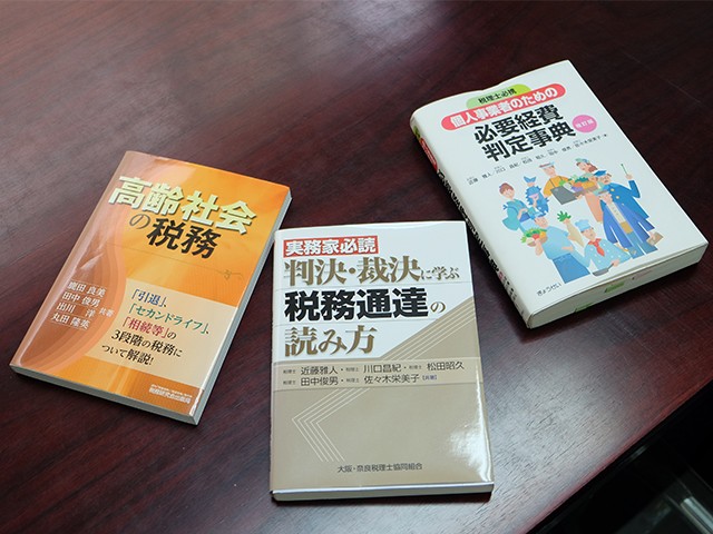 140100 田中会計事務所1 会議中