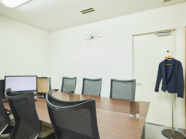 司法書士法人リーガルクリニック会議中4