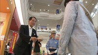 死亡事故が相次ぐ香川県 浜田知事らが買い物客に交通安全を呼びかけ