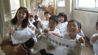 「掃除を通して心をきれいに」小学生が雑巾掛けのコツを教わる 高松市