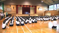 豪雨で被災した真備町の川辺小学校 校舎引っ越しに備えて一足早く始業式 岡山