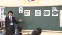 教師を目指す大学生が「先生役」 小学校で税金の仕組みを教える出前授業 岡山市