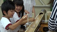 夏の風物詩・そうめん流しを幼稚園児らが体験 岡山・浅口市