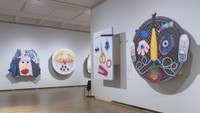 「顔」だらけの世界へ 高松市美術館で顔をテーマにした展覧会