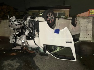 【速報】仙台・太白区郡山で車2台衝突 男女3人けが