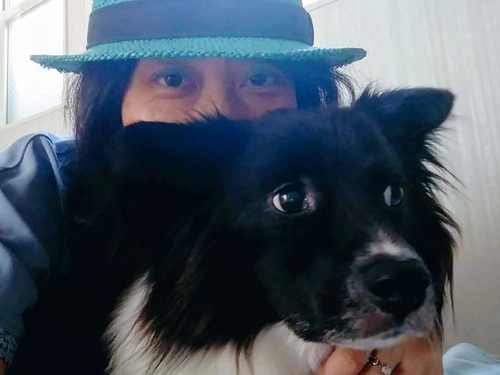 ママに抱きしめられて