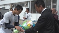 異動で島を離れる先生を見送り 生徒からエールも 香川・小豆島