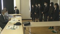イノシシ被害などに悩む女木島の住民に高校生が解決策を提案 香川
