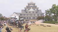 岡山城でリニューアル1周年記念イベント 鉄砲隊や武将が盛り上げ 家族連れや歴史ファンでにぎわう