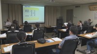 検察官の仕事を体験 小学生らが「取り調べ」に挑戦 香川