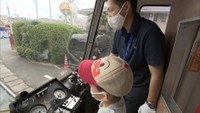 路面電車の運転のポイントは? 岡山電気軌道で夏休み恒例の運転体験教室