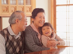 孫への生前贈与のやり方 教育資金なら1500万円まで非課税【2026年3月まで期間延長】