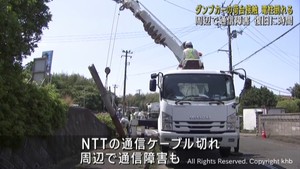 ダンプカーの荷台が電線に接触し電柱が倒れる 周辺で通信障害 宮城・利府町