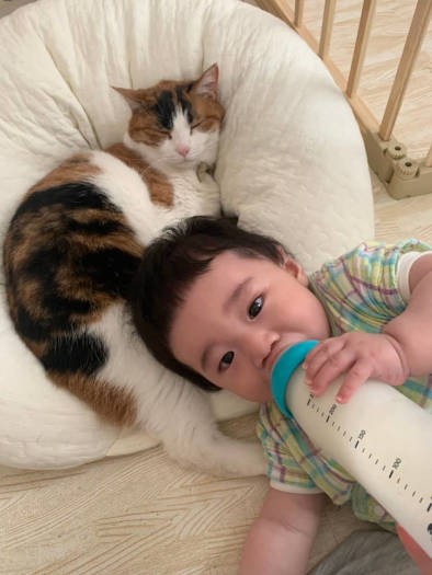 息子さん、かぼすとの2ショット写真が撮りたかった?(あやこさん提供)