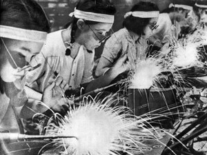 本に出会う 軍国少女の記憶を伝える責任感 梯久美子