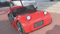 3輪スポーツタイプの小型電気自動車が完成 岡山・総社市のメーカーが独自開発