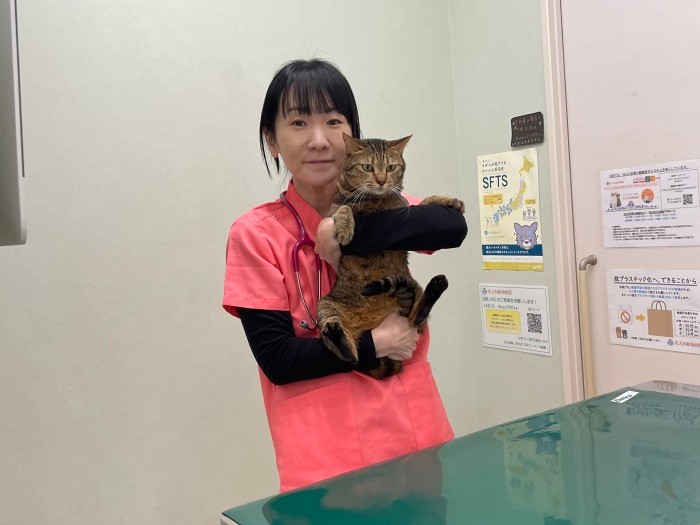 動物看護研究にも意欲的な加藤さん。「もっと論文を発表して、この仕事の質の向上に貢献したいです」(加藤さん提供)