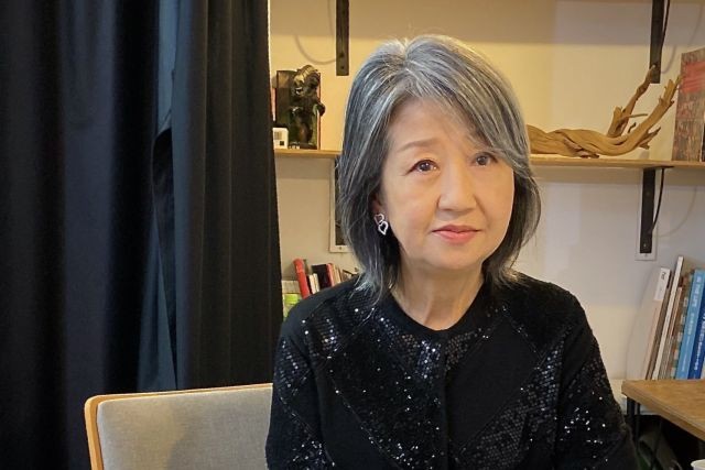 インタビューに答える綾戸智恵さん(事務所提供)