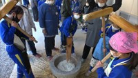小学生が“自分たちで育てたもち米”で餅つき体験 岡山・新見市