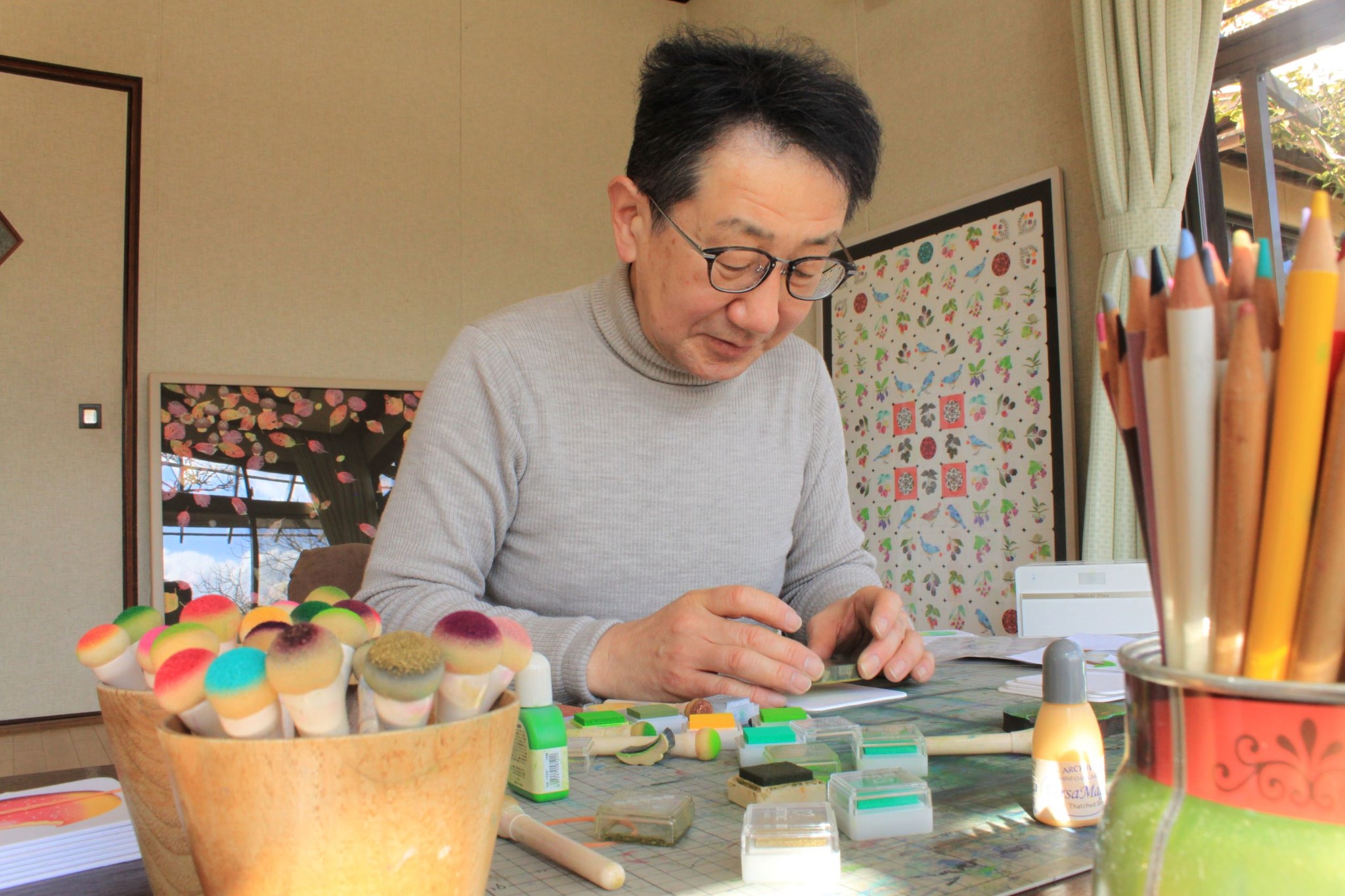 「消しゴムが力を貸してくれる」 会社員時代から独学で…消しゴム版画作家