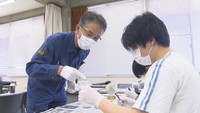 高校生らに警察の魅力伝える体験会 鑑識作業の体験や制服の試着も 香川・三木町