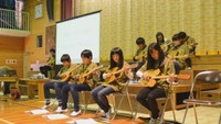 児童がウクライナゆかりの楽器「バンドーラ」を自作し演奏を披露 岡山・真庭市