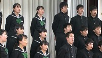 豪雨被災中学生が感謝のハーモニー プレハブ校舎飛び出し合唱発表会 倉敷市