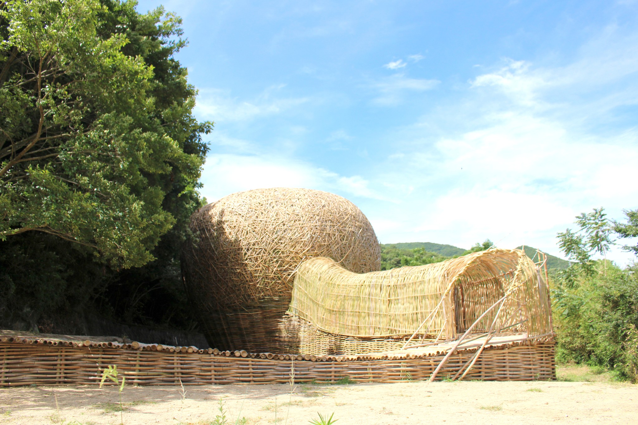 王文志さん約4000本の竹を編む巨大アート 地域住民と共に制作【瀬戸芸2022】