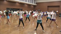 笑顔と元気を届ける! 高校生がチアリーダー研修で元気に踊る 高松市