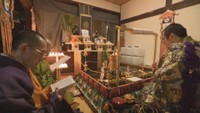 会陽に向け宝木に祈りを込める儀式「温座」 昼夜休まず交替で祈祷 岡山市・金山寺