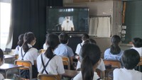 〈新型コロナ〉岡山市の小学校で「3密」を避けた終業式 不足した授業時間を確保で2週間遅い夏休みへ