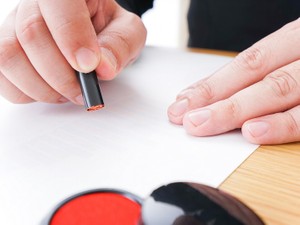 遺言書作成費用はいくら? 自筆証書遺言と公正証書遺言、専門家別で比較