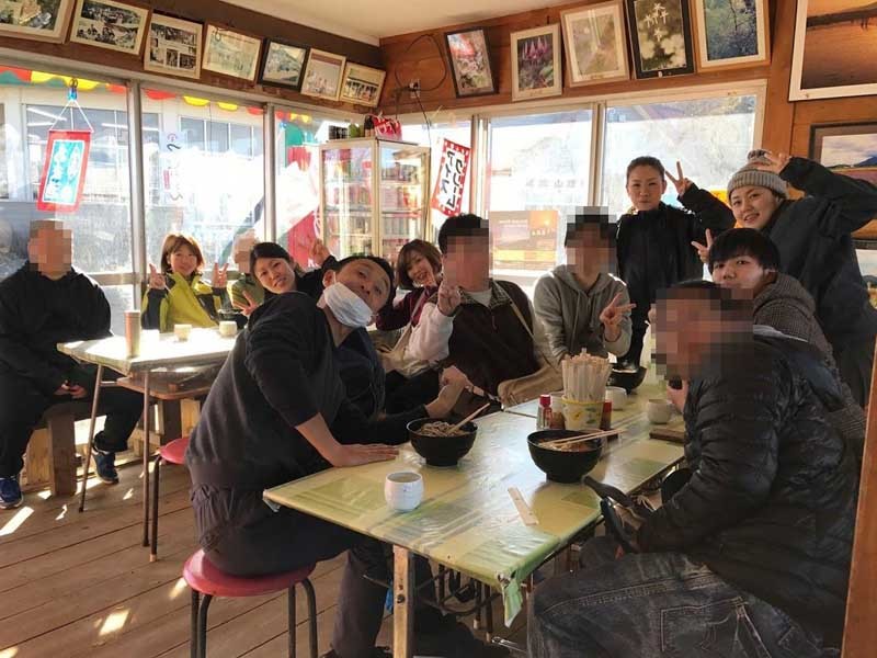 通所のみなさんとキドックススタッフ。動物が好きな方は約8割ほど、動物には興味がない方も2割ほど来所しているそう