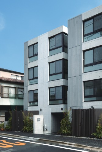 外観。西大井駅から徒歩7分。15戸の募集はすでに完了。最初の応募で1/3の住居に申し込みがあったそう!