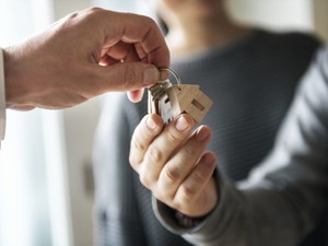 家族信託をしている不動産を売却するには メリット・デメリットも解説