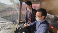 路面電車を運行している岡山市の会社が運転士の確保に向け体験会