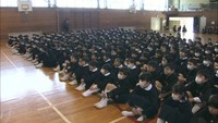 西日本豪雨で被害…プレハブ校舎で授業の小学校で2学期の終業式 倉敷市真備町