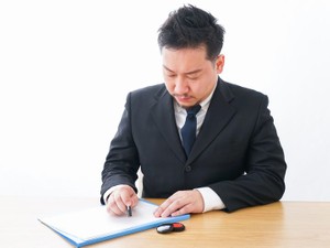 遺言執行者を選任するとメリットがある 権限や注意点も解説