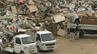 被災ごみの処理が課題に…倉敷・真備の浸水住宅から家具や家電が山積み