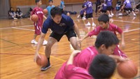 ミニバスケ大会にファイブアローズの選手たちが登場 小学生にプロの技を指導 高松市