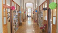 置かれた漫画は10万冊!小学校活用の「マンガ館」が岡山・真庭市にオープン