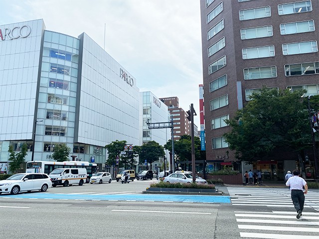 宮川公認会計士事務所 会議中3