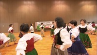 優雅に見えて意外とハード…民族衣装で楽しむ「ポーランドダンス」の講習会 高松市