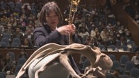 制限時間内に即興で花を生ける「花いけバトル」の全国大会が高松市で開かれる