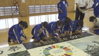 プラスチックごみをアートに SDGsに取り組む中学生 岡山市