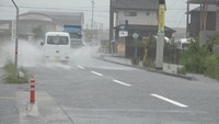 香川県で激しい雨 多度津町などに「避難指示」 JR予讃線で運転見合わせや臨時休校も