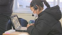 AIと会話で英語力アップへ 中学校で実証実験 岡山・備前市
