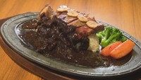 “黒い”グルメや商品がお得 岡山市内のショッピングセンターで「ブラックフライデー」始まる