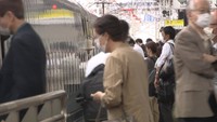 〈新型コロナ〉都道府県またぐ移動が全面解除 JR岡山駅のホームにも多くの人の列